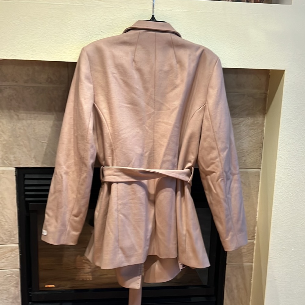 Gorgeous wrap coat - Picture 7 of 8